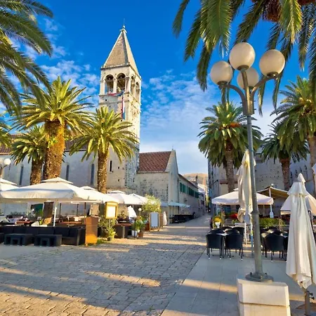 In With Balcony, Air Conditioning, Wifi 4328-2 Apartment Trogir
