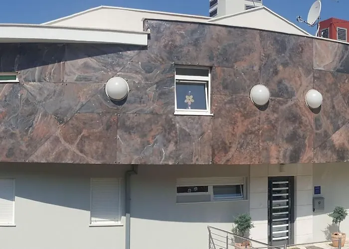 In With Balcony, Air Conditioning, Wifi 4328-2 Apartmán *